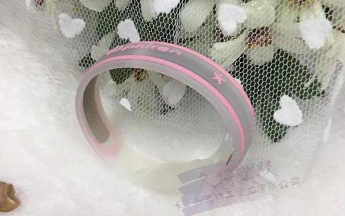 哎呀呀在我司定制的硅膠手環(huán)產品展示