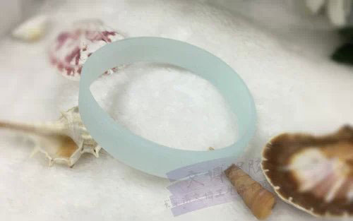 與上海王女士的硅膠發光手環案例